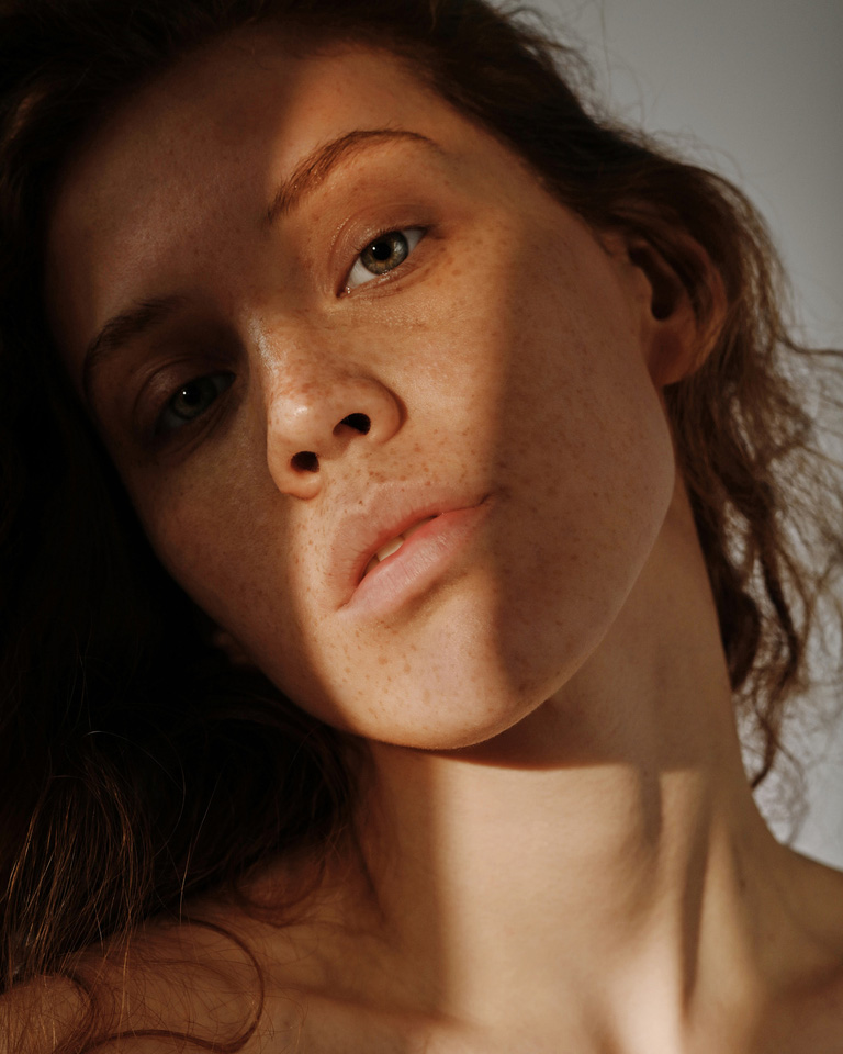a close up of a woman